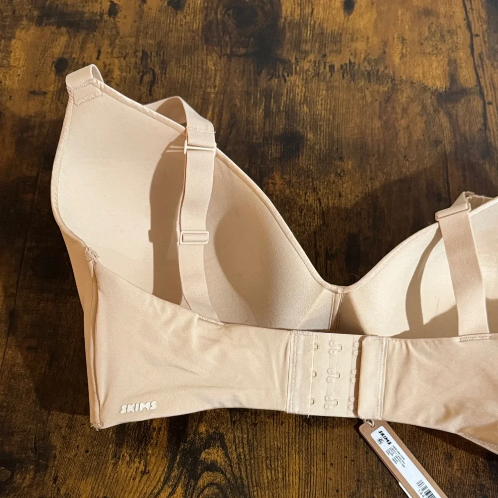 SKIMS SAND Wireless Form Bra No wire - Picture 5 of 5